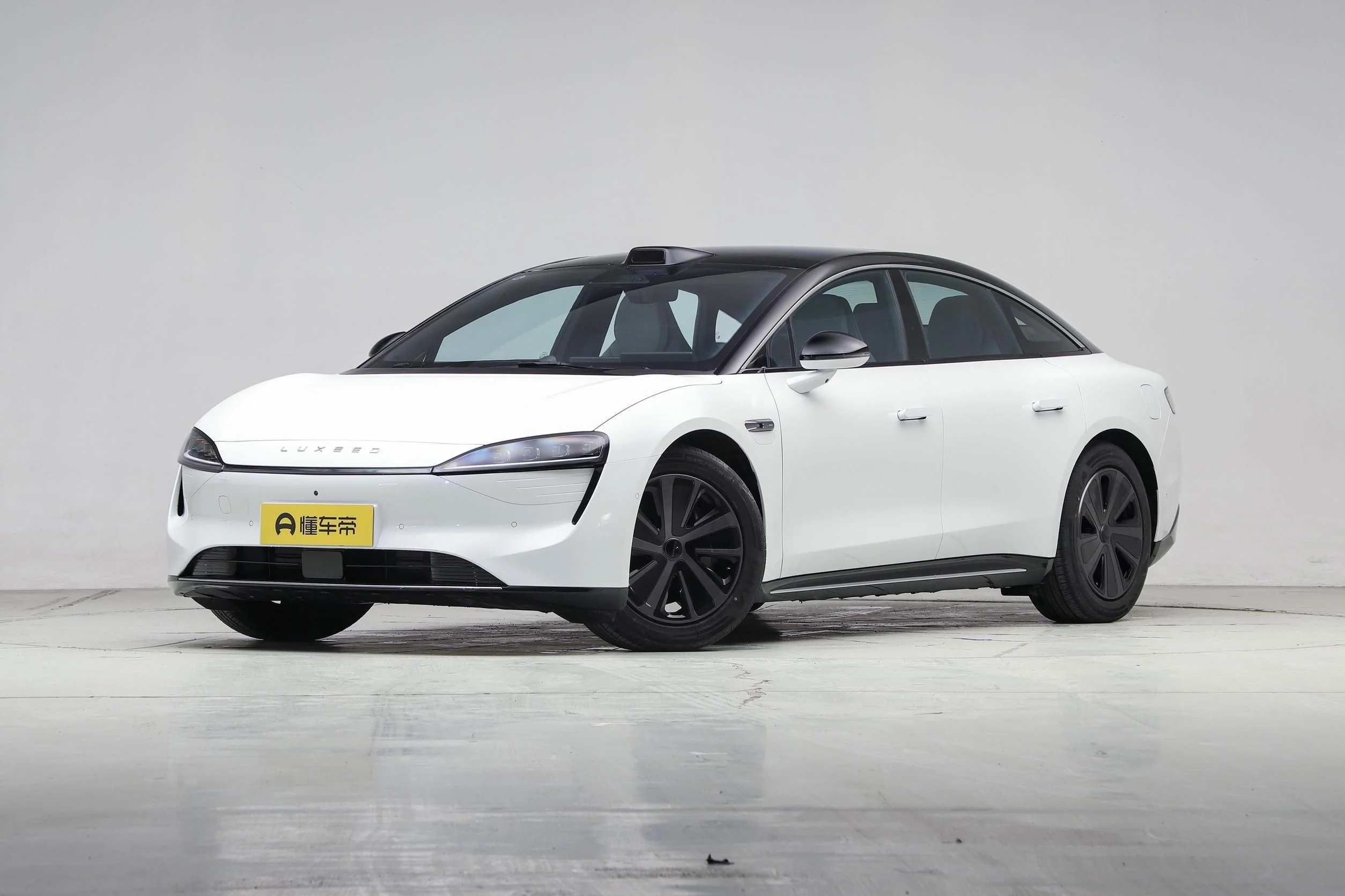 Luxeed S7 vehicle